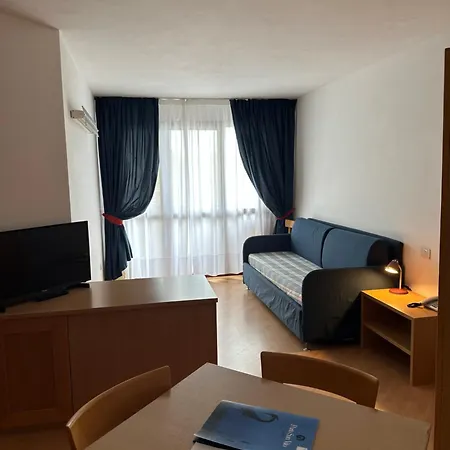 アパートホテル Nauthotel